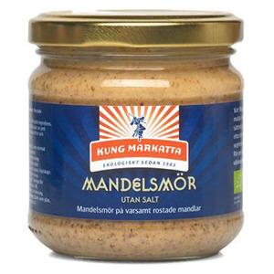Kung Markatta Mandelsmör är gjort av ekologisk sötmandel och har en rund och söt smak.
