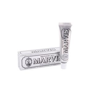Marvis är den ultimata klassiska tandkrämen - här Whitening Mint i resestorlek.