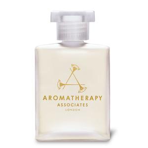 Låt eteriska oljor från naturens mest lugnande växter och blommor ger dig en god natts sömn med Aromaterapi Associates Relax ljus Bath & Shower Oil.