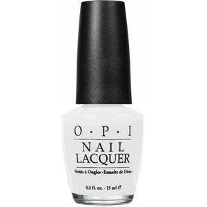 OPI Alpine Snow är ett av de bästa vita lacken som finns, det täcker nästan helt med bara ett lager och torkar snabbt.