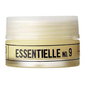 SARD Essential No. 9 är ett återfuktande, återuppbyggande och vitaliserande läppbalsam som stärker huden och fungerar utjämnande av fina linjer runt munnen.