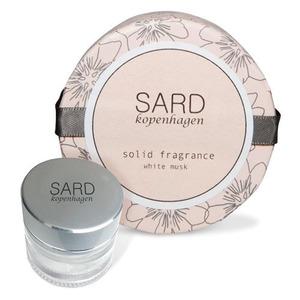Slipp stora mängder syntetiska hormonstörande och allergiframkallande ämnen med SARD Parfym Balm Solid Fragrance White Musk.