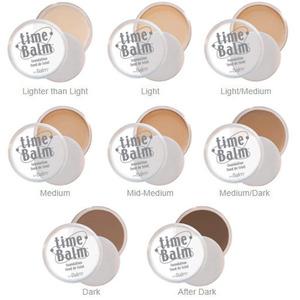 Denna krämiga foundation från theBalm har en fantastisk täckning och är superlätt att arbeta med.