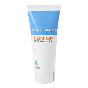 Klinion Body Cream 35% är en fet fuktighetskräm som ger huden maximal fukt utan att göra svt. desinfektionsmedel inaktivt.