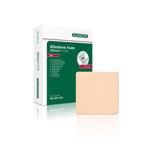 Kliniderm Foam Silikon är ett sterilt skumförband till sår - Denna variant mäter 5 x 5 cm.
