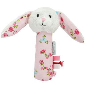 Skallra formad som en kanin prydd med blommor i rosa färger.