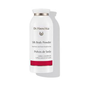 Dr. Hauschka Body Silk Powder är ett kroppspuder som kan användas som torrschampo, mild deodorant eller till baby Med24.se