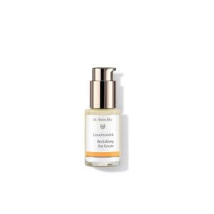 Dr. Hauschka Revitalizing Day Cream återfuktar och stimulerar huden - den här 30 ml-varianten passar perfekt i resväskan Med24.se