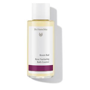 Dr. Hauschka Rose Nurturing Bath Essence är en uppfriskande badolja som ger lyxig vård till din kropp Med24.se