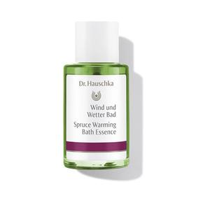 Dr. Hauschka Spruce Warming Bath Essence är en värmande och lugnande badolja som öppnar luftvägarna Med24.se