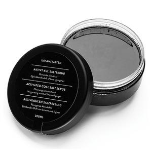 Badeanstaltens bodyskrub med aktivt kol är eBadeanstalten Bodyscrub Aktivt kol är en doftande och skonsam, exfolierande skrubb med en rå, skandinavisk lBadeanstalten Bodyscrub Aktivt kol är en doftande och skonsam, exfolierande skrubb med en rå, skandinav