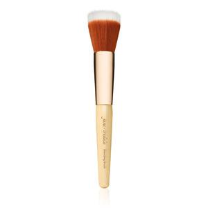 Jane Iredale Blending Pensel är en stor mjuk makeupborste för både kräm- och puderprodukter - Med24.se