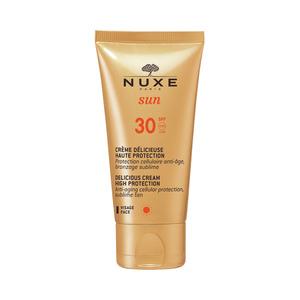 Nuxe Solskyddsmedel SPF 30 för att skydda, och återfukta huden från UV-strålning, medan den främjar din solvruna färg.