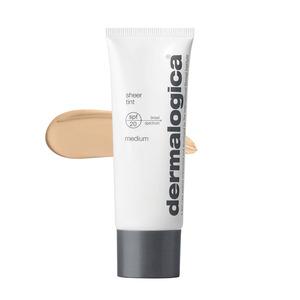 Dermalogica Sheer Tint Medium SPF20 är en fuktgivande foundation som känns lätt och silkesmjuk Med24.se