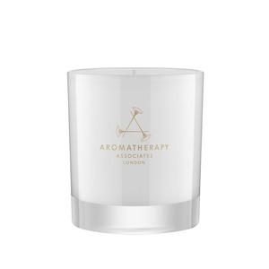 Aromatherapy Associates Inner Strength Candle skapar atmosfär i vilket rum som helst Med24.se