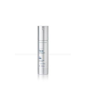 Faaborg Pharma Ultimate day face cream SPF20 tillför fukt och skydd mot solens strålar med solfaktor 20 Med24.se