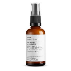Evolve Climate Veil Tinted SPF 20 ger solskydd och ekologisk hudvård i en och samma produkt Med24.se