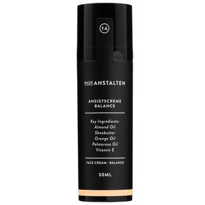 Badeanstalten Ansiktskräm Mandelolja är en fuktgivande 24-h kräm, som är rik på vitamin A och E, lämplig för normal / blandhud Med24.se