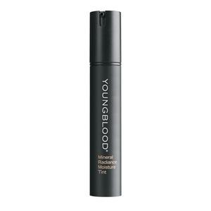 Youngblood Mineral Radiance Fuktton - Effektiv, ljus dagkräm för en naturlig look Med24.se