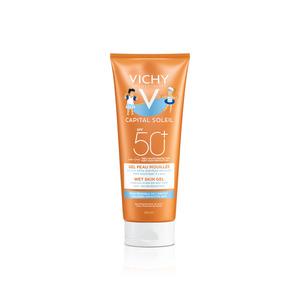 Vichy Capital Soleil Kids Wet Skin Gel SPF 50+ har lätt konsistens som kan appliceras även på våt hud Med24.se