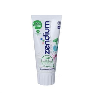 Zendium Kids 0-3 år är en tandkräm avsedd för små barns mjölktänder - med en mild smak av röda bär Med24.se
