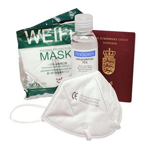 Reseset som´ innehåller 2 x CE-godkända FFp2-masker (testcertifierade) samt 100 ml handsprit Med24.se