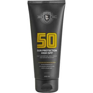 Operators Sun Protection med SPF50 är vattenresistent och utan parfym Med24.se
