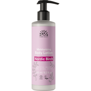 Urtekram Nordic Birch Body Lotion innehåller björkbladsextrakt och näringsrika oljor från oliv, aprikos och jojoba, som effektivt återfuktar och mjukgör upp huden Med24.se
