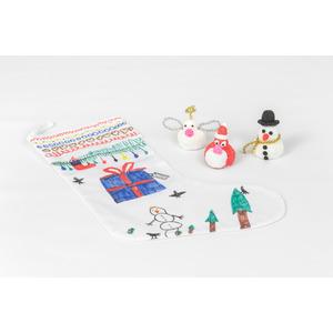 Mysig lkreabox med julstrumpa och små ljus som kan dekoreras Med24.se