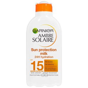 Sun Protection Milk 24H Hydration faktor 15 från Garnier Ambre Solaire ger måttligt solskydd Med24.se