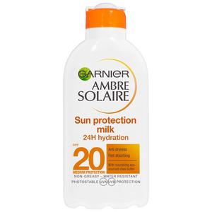 Sun Protection Milk 24H Hydration faktor 20 från Garnier Ambre Solaire ger medelskydd Med24.se