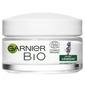 Ekologisk dagkräm från Garnier BIO med essentiell lavandinolja och naturliga anti-aging egenskaper Med24.se